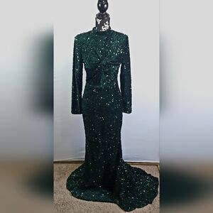 Stunning Emerald Women's Long Sleeve Sequin Gown Small train in back size Large.